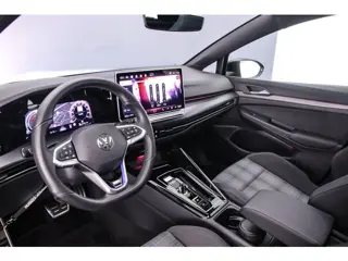 Foto 18 van Volkswagen Golf GTE 1.5 TSI eHybrid 272pk DSG Automaat, Trekhaak, Panoramadak, 360 camera, Stoelverw