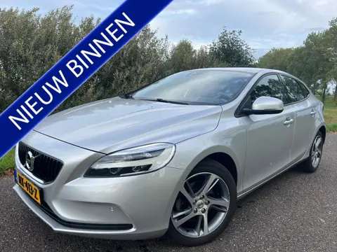 Volvo V40 2.0 | Clima | Cruise | Navi | Bluetooth | Stoelverwarming | Trekhaak | Nieuwe apk bij leve