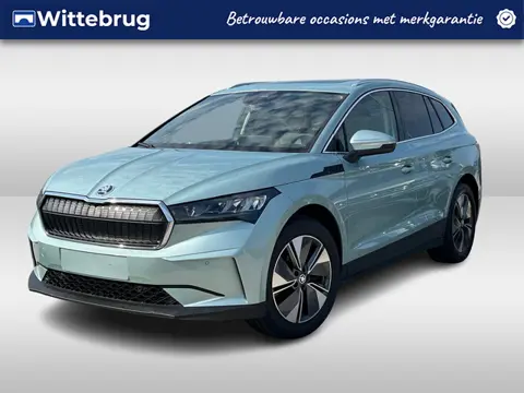 Škoda Enyaq 80 Business Edition 204pk /  Panorama dak / Stoel verwarming / Navigatie / Achteruitrij 