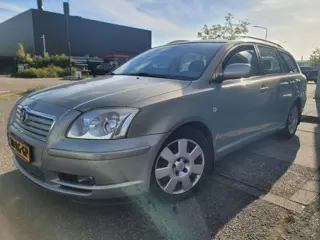 Toyota Avensis wagon 2.0 VVTi Linea Luna (bj 2005)