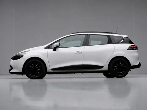 Renault Clio Estate 1.2-16V Authentique Sport (NAVI,LED,CRUISE,CLIMATE,SPORTSTOELEN,TREKHAAK,SPORT P