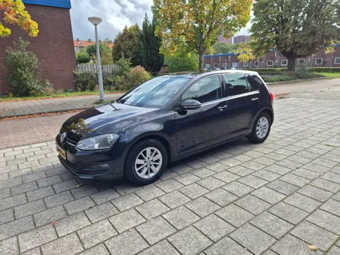 Volkswagen Golf 1.4 TSI Comfortline 90kw 5D Black Edition