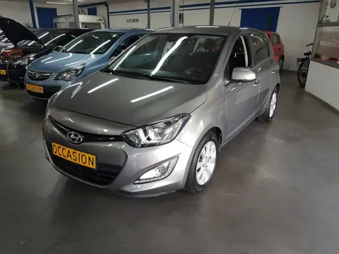 Hyundai i20 1200i 16V 5 DEURS AIRCO LM Velgen MODEL 2013