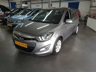 Hyundai i20 1200i 16V 5 DEURS AIRCO LM Velgen MODEL 2013