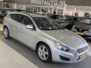 Volvo V60 1.6 T3 R-Design Airco, Cruise Control, Trekhaak, Stuurbekrachtiging
