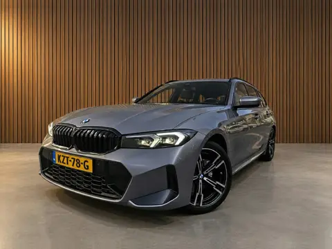 BMW 3-serie Touring 318i M-sport navigatie / camera / app / 3 stuks op voorraad !