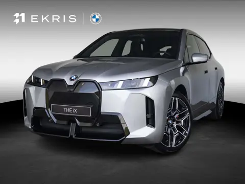 BMW iX xDrive45 | M Sportpakket Pro | Comfort Pakket | Innovation Pack | Soft-close | Panoramadak | 