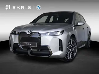BMW iX xDrive45 | M Sportpakket Pro | Comfort Pakket | Innovation Pack | Soft-close | Panoramadak | 
