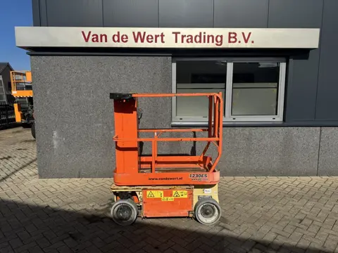 JLG 1230 ES Mast hoogwerker / Vertical Lift 5.44M Werkhoogte elektrisch 2011
