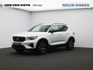 Volvo XC40 2.0 B4 Plus Dark / Trekhaak / Stoel+stuur+voorruitverwarming / Privacy glass / Harman Kar