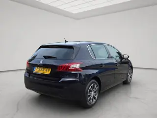 Foto 12 van Peugeot 308 1.2 e-THP Blue Lease Premium
