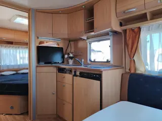 Foto 14 van Dethleffs Camper 450 DB Mover Lengtebed Zit Unico