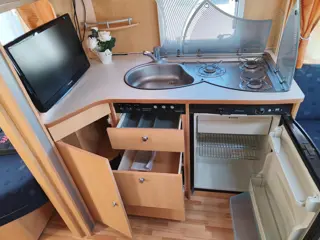Foto 15 van Dethleffs Camper 450 DB Mover Lengtebed Zit Unico