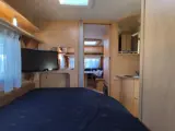 Foto 29 van Dethleffs Camper 450 DB Mover Lengtebed Zit Unico