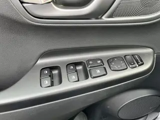 Foto 12 van Hyundai Kona EV Premium 64 kWh | Rijklaarprijs! | 3 jaar garantie | Meest luxe uitvoering |