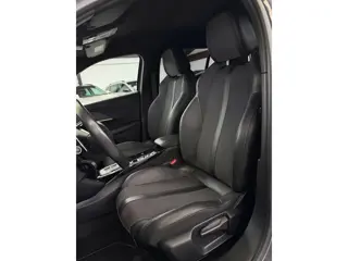 Foto 13 van Peugeot 2008 1.2 PureTech 130 GT CarPlay Trekhaak Camera