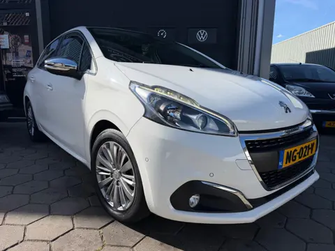 Peugeot 208 1.2 PureTech Blue Lease Premium - 1e Eigenaar - Pano - Airco - New apk -