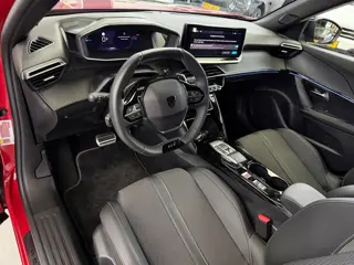 Foto 14 van Peugeot 2008 1.2 Hybrid 145 GT CarPlay 360° Camera
