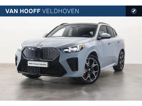 BMW iX2 xDrive30 M Sport / Panoramadak / Sportstoelen / Head-Up / Adaptieve LED / M Adaptief onderst