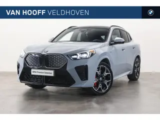 BMW iX2 xDrive30 M Sport / Panoramadak / Sportstoelen / Head-Up / Adaptieve LED / M Adaptief onderst