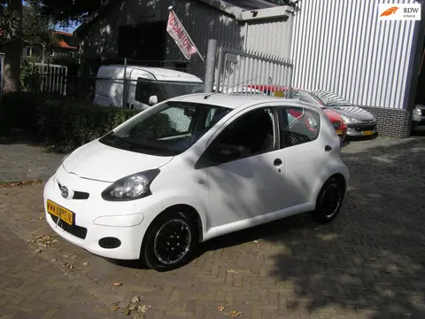 Toyota Aygo 1.0-12V Access 151 d km sturbekr nieuwe apk