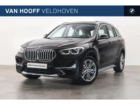 BMW X1 sDrive20i High Executive xLine Automaat / Panoramadak / Trekhaak / Head-Up / Achteruitrijcame