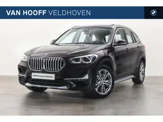 BMW X1 sDrive20i High Executive xLine Automaat / Panoramadak / Trekhaak / Head-Up / Achteruitrijcame