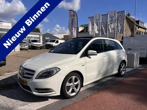 Mercedes-Benz B-Klasse 180 Aut. Ambition Leder Pdc Panorama schuif Stoelverw. Vol Opties