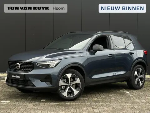 Volvo XC40 2.0 B4 Plus Dark / Stuur- Stoelverwarming / Trekhaak / Harman Kardon / All-Season banden 