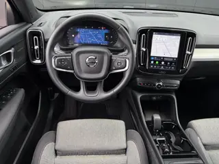 Foto 13 van Volvo XC40 2.0 B4 Plus Dark / Stuur- Stoelverwarming / Trekhaak / Harman Kardon / All-Season banden