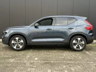 Foto 14 van Volvo XC40 2.0 B4 Plus Dark / Stuur- Stoelverwarming / Trekhaak / Harman Kardon / All-Season banden