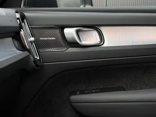 Foto 18 van Volvo XC40 2.0 B4 Plus Dark / Stuur- Stoelverwarming / Trekhaak / Harman Kardon / All-Season banden