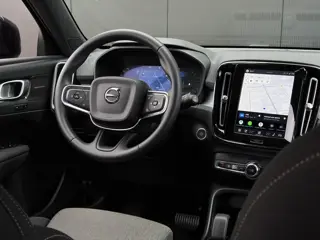 Foto 19 van Volvo XC40 2.0 B4 Plus Dark / Stuur- Stoelverwarming / Trekhaak / Harman Kardon / All-Season banden