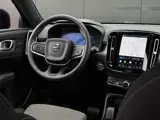 Foto 29 van Volvo XC40 2.0 B4 Plus Dark / Stuur- Stoelverwarming / Trekhaak / Harman Kardon / All-Season banden