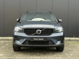 Foto 20 van Volvo XC40 2.0 B4 Plus Dark / Stuur- Stoelverwarming / Trekhaak / Harman Kardon / All-Season banden
