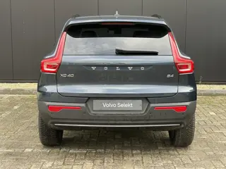 Foto 12 van Volvo XC40 2.0 B4 Plus Dark / Stuur- Stoelverwarming / Trekhaak / Harman Kardon / All-Season banden