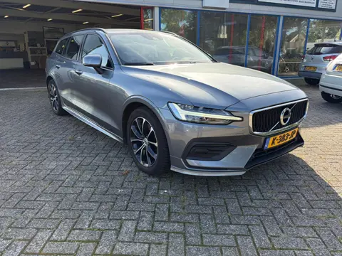 Volvo V60 2.0 B3 Momentum Business 2021 leder pakket