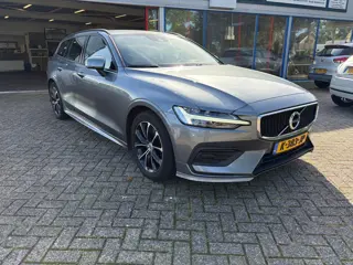 Volvo V60 2.0 B3 Momentum Business 2021 leder pakket