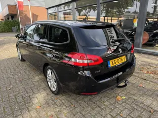 Foto 14 van Peugeot 308 SW 1.2 PureTech Blue Lease Executive PANO-TREKHAAK-CLIMA-LED