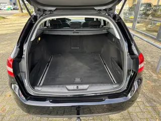Foto 16 van Peugeot 308 SW 1.2 PureTech Blue Lease Executive PANO-TREKHAAK-CLIMA-LED