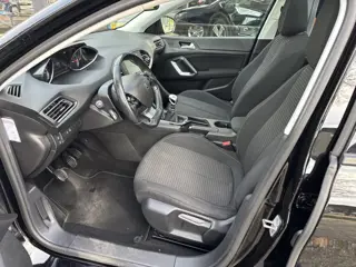 Foto 19 van Peugeot 308 SW 1.2 PureTech Blue Lease Executive PANO-TREKHAAK-CLIMA-LED