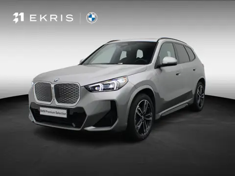 BMW iX1 eDrive20 M Sportpakket | Premium Pack | Travel Pack | SoH 100% | Trekhaak | Panoramadak | Pa