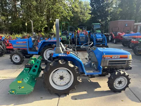 Iseki Sial 223 met Klepelmaaier