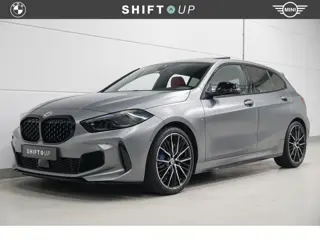 BMW 1 Serie M135i xDrive Panoramadak | Harman Kardon | Head Up | ACC | Stuurverwarming