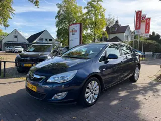 OPEL ASTRA 1.6 COSMO AUTOMAAT / AIRCO-ECC / CRUISE CTR. / HALF LEDER / ELEK. RAMEN / 17'' LM-VELGEN