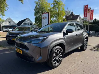 TOYOTA YARIS CROSS 1.5 HYBRID DYNAMIC AUTOMAAT / NAVI / CAMERA / ADAP. CRUISE / DAB / LED / KEYLESS / STOEL+STUUR VERW. / 17'' LMV
