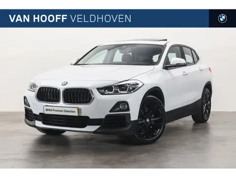 BMW X2 sDrive20i High Executive Automaat / Panoramadak / Sportstoelen / Achteruitrijcamera / Head-Up