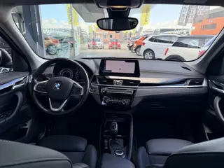 Foto 14 van BMW X1 sDrive20i High Executive M-PAKKET | CARPLAY | CAMERA | LED
