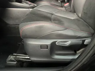 Foto 17 van Toyota Yaris Cross 1.5 Hybrid 130 GR SPORT | Trekhaak | Blind Spot Monitor | Dealer onderhouden |