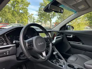 Foto 14 van Kia Niro 1.6 GDi Hybrid DynamicLine Trekhaak Incl. Beurt